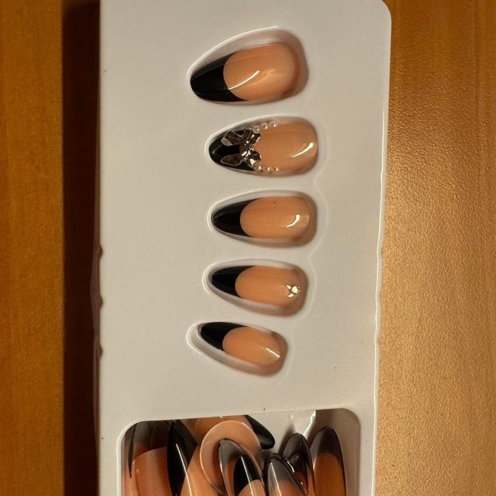 Black French Tip Press On Nails with Rhinestone‎ Accent Short Almond